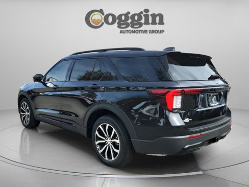 New 2026 Ford Explorer ST-Line image 3