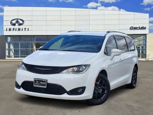 Used 2020 Chrysler Pacifica Touring-L Plus image 1