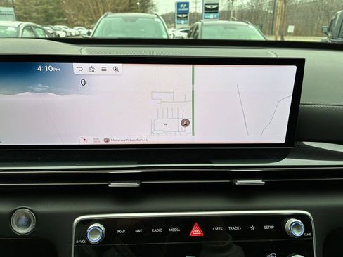 Used 2025 Genesis GV80 2.5T image 31