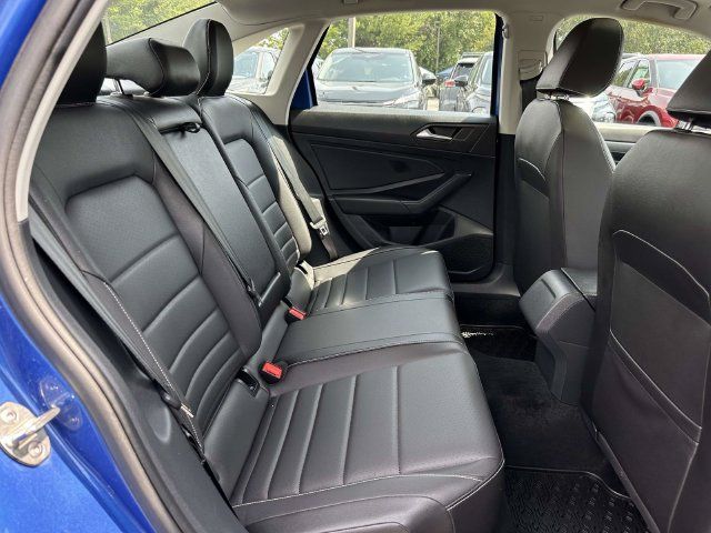 Used 2024 Volkswagen Jetta SE w/ Panoramic Sunroof Package FWD image 12