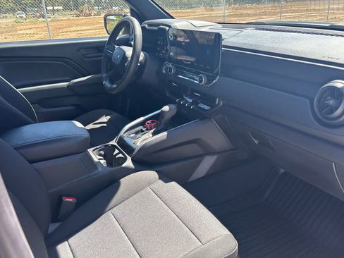 Used 2024 Chevrolet Colorado Trail Boss w/ Advanced Trailering Package AWD/4WD image 17