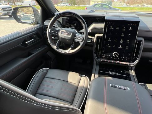 Used 2025 GMC Yukon AT4 Ultimate w/ LPO, Floor Liner Package image 28