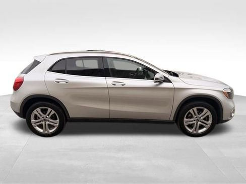 Used 2019 Mercedes-Benz GLA 250 4MATIC image 4