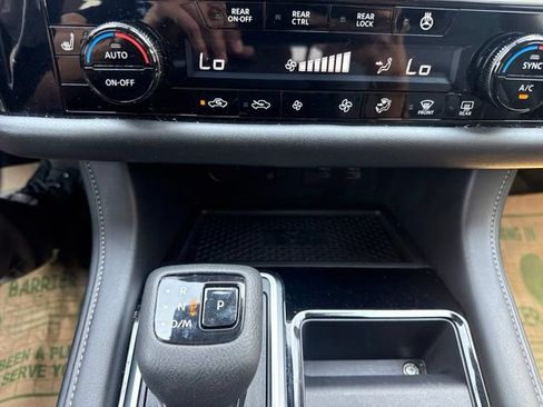 Used 2025 Nissan Pathfinder SL AWD/4WD image 24