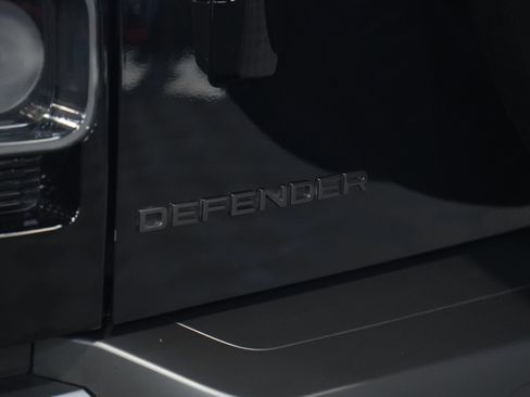 Used 2025 Land Rover Defender 110 V8 AWD/4WD image 17
