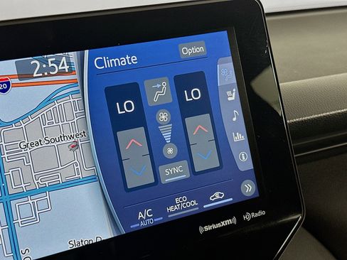 Used 2021 Toyota Venza LE image 24