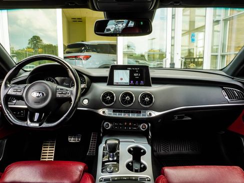 Used 2018 Kia Stinger GT2 AWD/4WD image 5