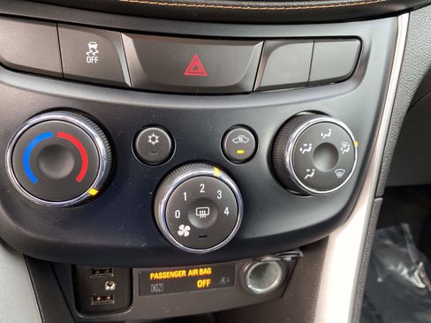 Used 2019 Chevrolet Trax LS image 14