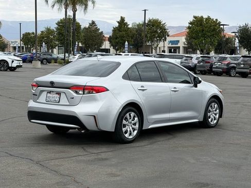 Used 2022 Toyota Corolla LE FWD image 5