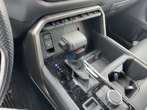 Used 2024 Toyota Tundra Limited image 43