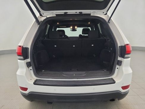 Used 2018 Jeep Grand Cherokee Laredo AWD/4WD image 29