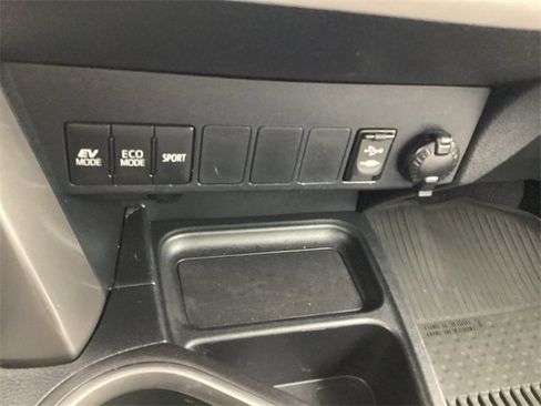 Used 2016 Toyota RAV4 XLE image 22