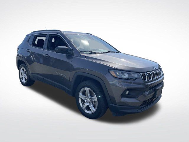 Used 2024 Jeep Compass Latitude AWD/4WD image 10