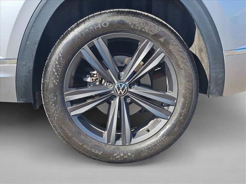 Used 2022 Volkswagen Atlas Cross Sport SEL R-Line AWD/4WD image 30