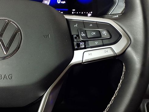 Used 2022 Volkswagen Tiguan SE w/ Panoramic Sunroof Package image 21