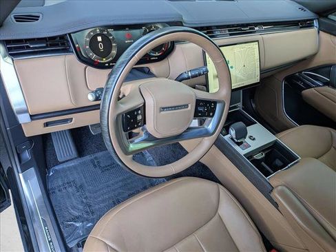 Certified 2025 Land Rover Range Rover SE AWD/4WD image 10