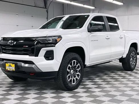 Used 2025 Chevrolet Colorado Z71 image 12