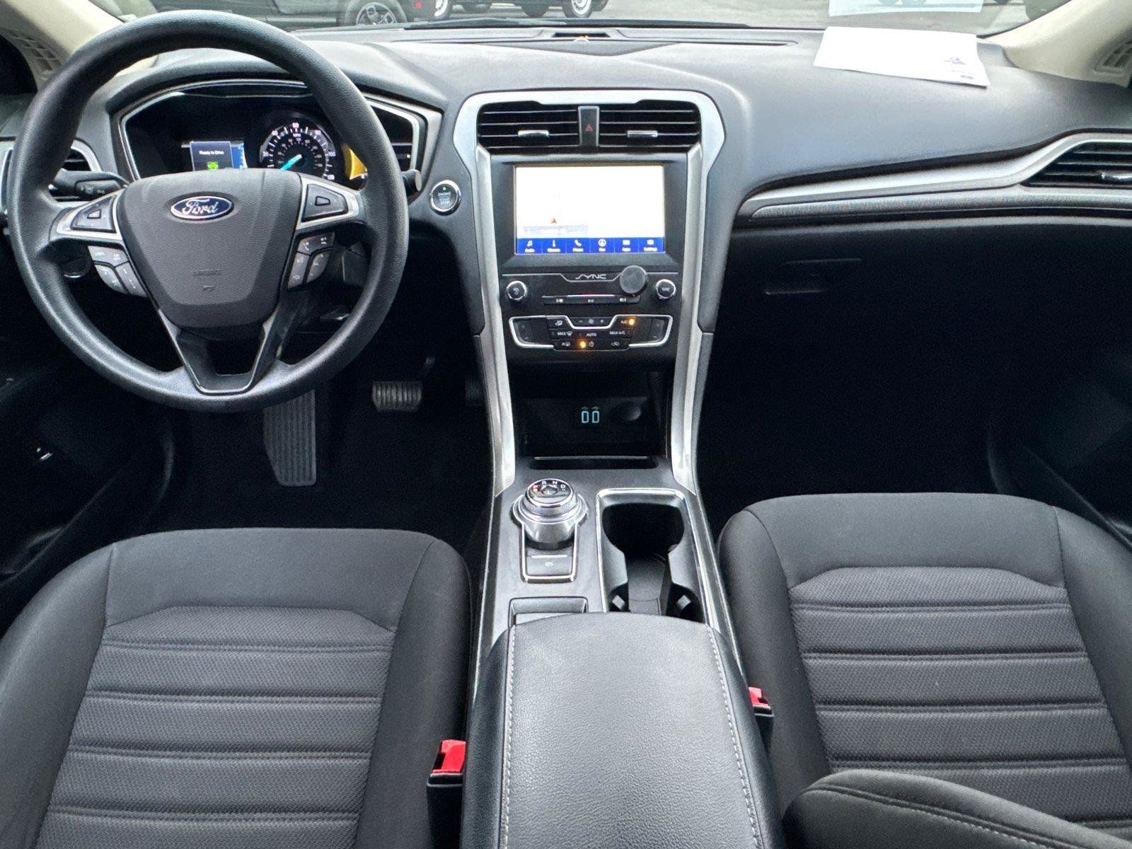 Used 2020 Ford Fusion SE FWD image 19