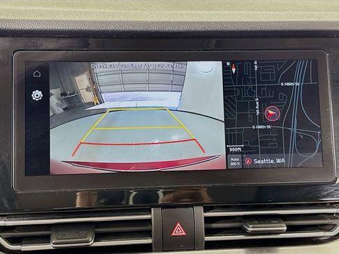 Used 2022 Kia Niro EX image 32