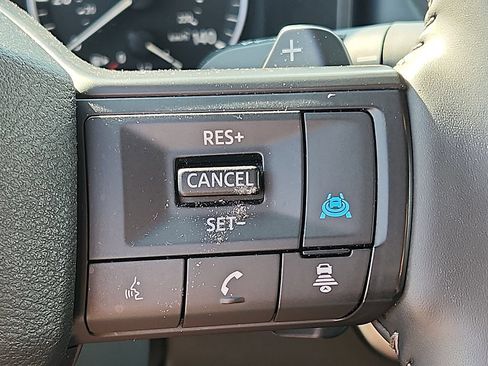 Used 2025 Nissan Rogue SV FWD image 21