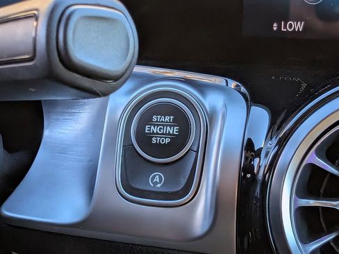 Certified 2022 Mercedes-Benz GLB 250 4MATIC image 17