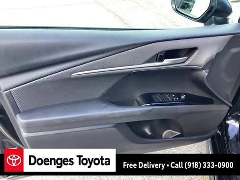 Used 2025 Toyota Camry SE image 16