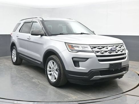 Used 2019 Ford Explorer XLT AWD/4WD image 2