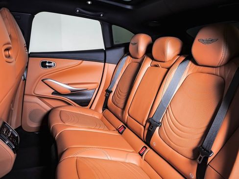 Used 2023 Aston Martin DBX image 19