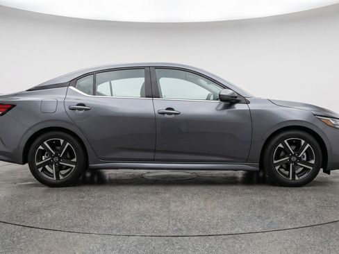 Used 2025 Nissan Sentra SV FWD image 11