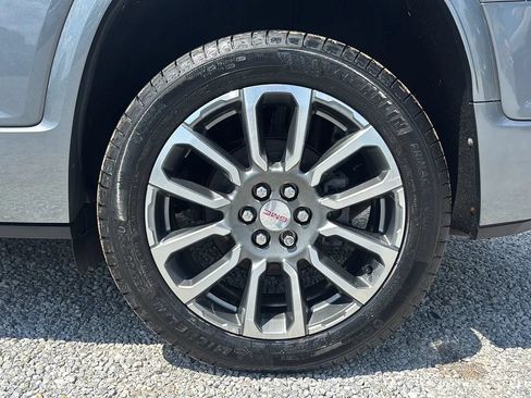 Used 2021 GMC Acadia Denali w/ Denali Ultimate Package AWD/4WD image 2