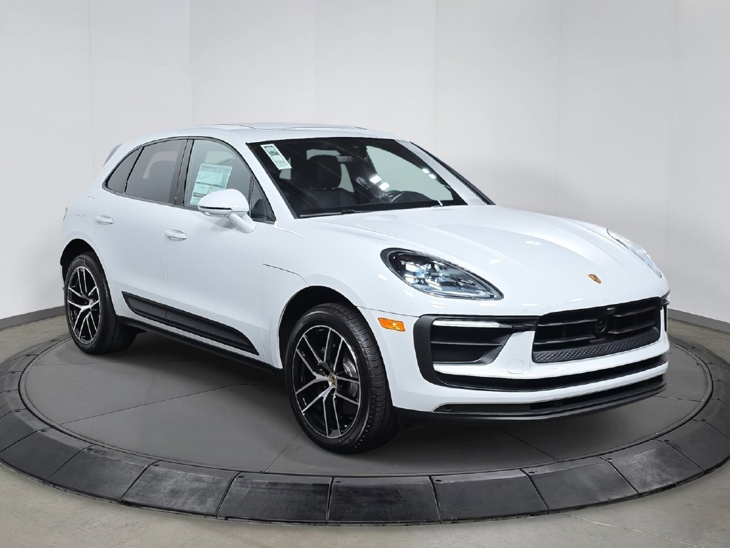 Certified 2026 Porsche Macan AWD/4WD image 9
