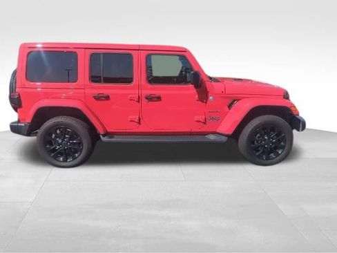 Used 2024 Jeep Wrangler Unlimited Sahara w/ Technology Group AWD/4WD image 5