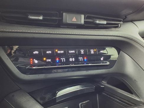 Used 2023 Buick Envision Preferred FWD image 12