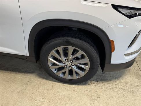 Certified 2026 Buick Enclave Preferred AWD/4WD image 5