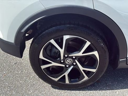 Used 2021 Toyota C-HR XLE image 11