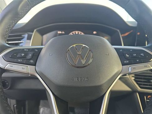 Used 2025 Volkswagen Jetta SE FWD image 21
