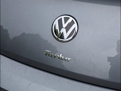Used 2019 Volkswagen Beetle 2.0T SE FWD image 21