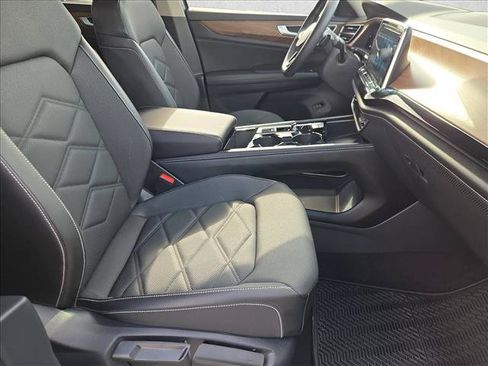 Used 2024 Volkswagen Atlas SE FWD image 21