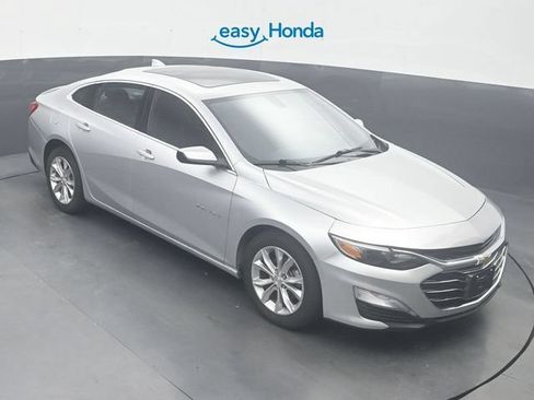 Used 2021 Chevrolet Malibu LT FWD image 19
