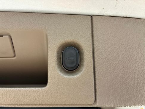 Used 2018 GMC Yukon SLT w/ Open Road Package AWD/4WD image 7