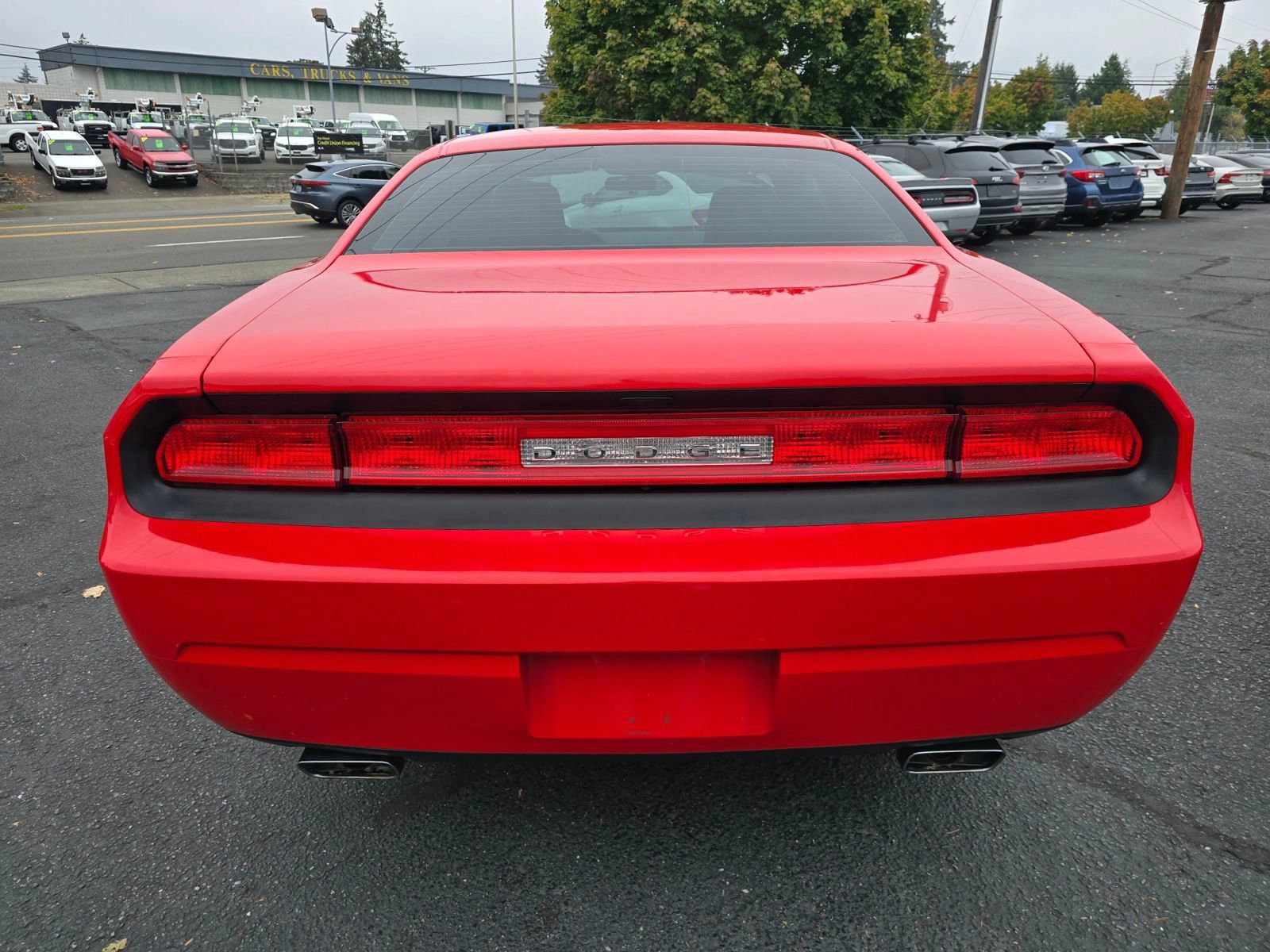 Used 2014 Dodge Challenger SXT RWD image 4