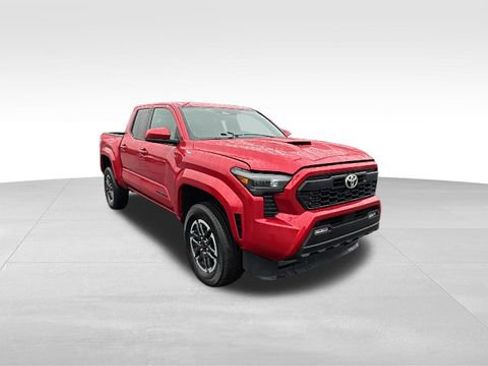 Used 2025 Toyota Tacoma TRD Sport AWD/4WD image 32