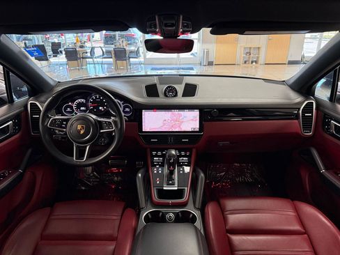 Used 2021 Porsche Cayenne S AWD/4WD image 11