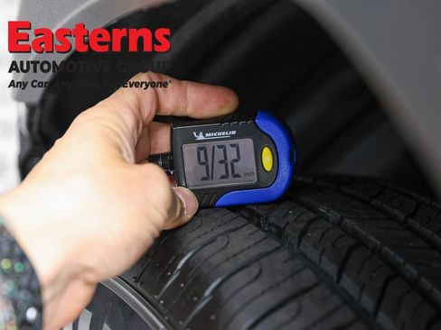 Used 2021 Toyota RAV4 XLE AWD/4WD image 26