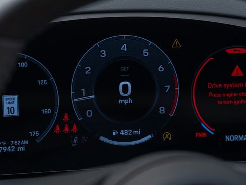 Certified 2025 Porsche Cayenne image 23