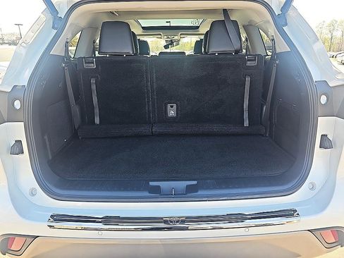 Used 2023 Toyota Highlander Platinum image 35