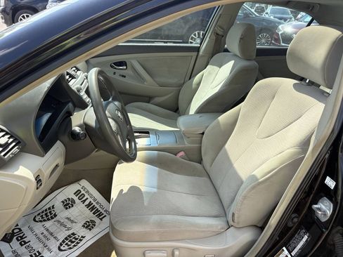 Used 2010 Toyota Camry LE FWD image 18