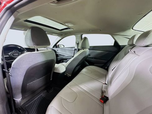 Used 2022 Hyundai Elantra Limited w/ Winter Weather Package FWD image 13