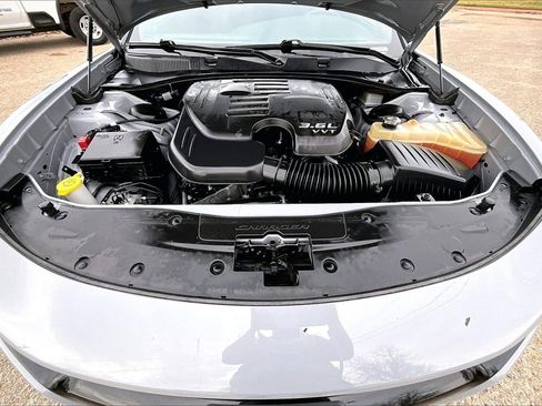 Used 2022 Dodge Charger SXT w/ Blacktop Package image 9