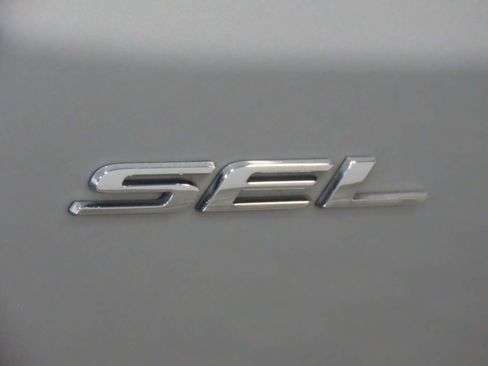 Used 2024 Ford Edge SEL image 17
